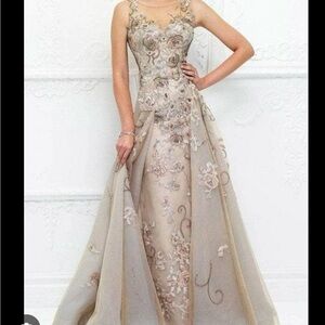 Elegant Floral Embellished Wedding Dress